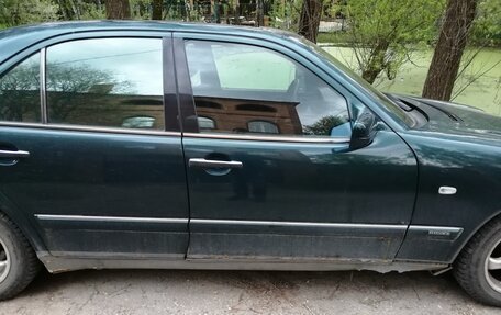 Mercedes-Benz E-Класс, 1996 год, 195 000 рублей, 2 фотография