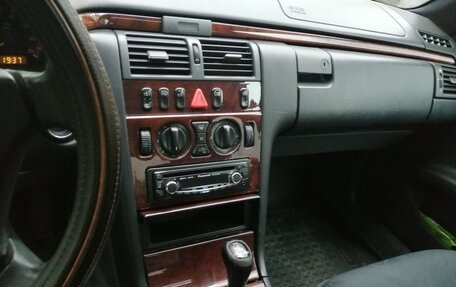 Mercedes-Benz E-Класс, 1996 год, 195 000 рублей, 5 фотография