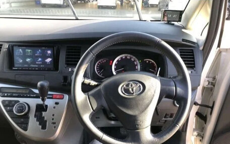 Toyota ISis I, 2010 год, 1 250 000 рублей, 6 фотография