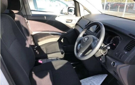 Toyota ISis I, 2010 год, 1 250 000 рублей, 7 фотография