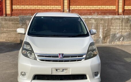 Toyota ISis I, 2010 год, 1 250 000 рублей, 3 фотография