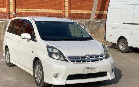 Toyota ISis I, 2010 год, 1 250 000 рублей, 4 фотография