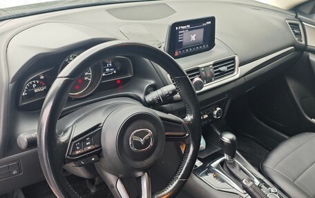 Mazda 3, 2018 год, 1 999 999 рублей, 10 фотография