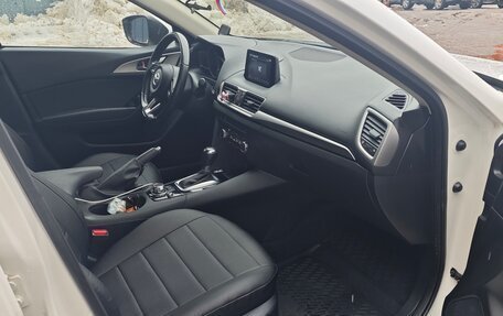 Mazda 3, 2018 год, 1 999 999 рублей, 13 фотография