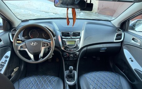 Hyundai Solaris II рестайлинг, 2013 год, 930 000 рублей, 13 фотография