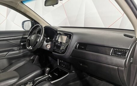 Mitsubishi Outlander III рестайлинг 3, 2018 год, 2 099 150 рублей, 13 фотография