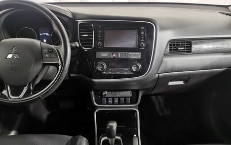 Mitsubishi Outlander III рестайлинг 3, 2018 год, 2 099 150 рублей, 15 фотография