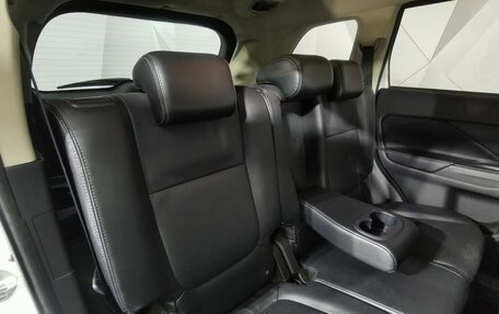 Mitsubishi Outlander III рестайлинг 3, 2018 год, 2 099 150 рублей, 17 фотография