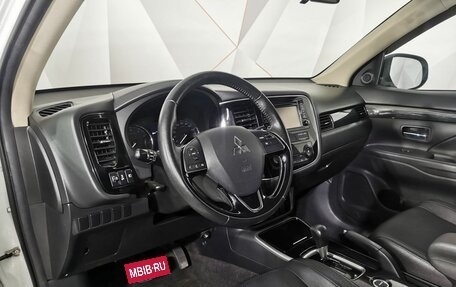 Mitsubishi Outlander III рестайлинг 3, 2018 год, 2 099 150 рублей, 19 фотография