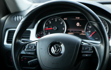 Volkswagen Touareg III, 2013 год, 2 388 000 рублей, 13 фотография