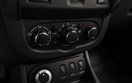 Renault Duster I рестайлинг, 2017 год, 1 224 000 рублей, 14 фотография