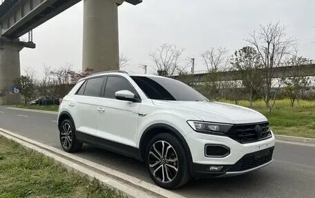 Volkswagen T-Roc I, 2022 год, 1 784 000 рублей, 1 фотография