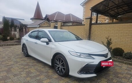Toyota Camry, 2021 год, 3 950 000 рублей, 2 фотография