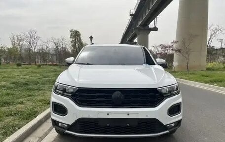 Volkswagen T-Roc I, 2022 год, 1 784 000 рублей, 2 фотография