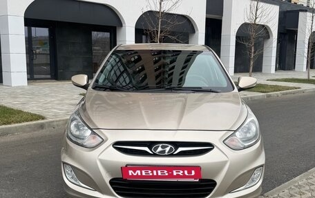 Hyundai Solaris II рестайлинг, 2011 год, 815 000 рублей, 2 фотография