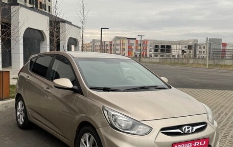 Hyundai Solaris II рестайлинг, 2011 год, 815 000 рублей, 3 фотография