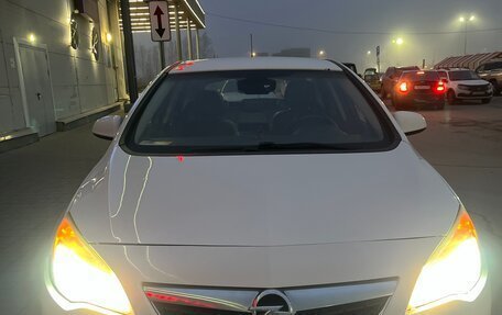 Opel Astra J, 2011 год, 670 000 рублей, 1 фотография