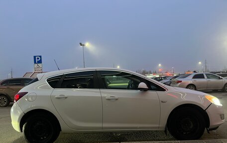 Opel Astra J, 2011 год, 670 000 рублей, 2 фотография