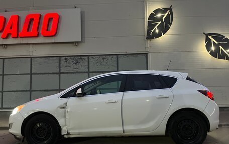 Opel Astra J, 2011 год, 670 000 рублей, 3 фотография