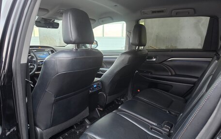 Toyota Highlander III, 2016 год, 2 340 000 рублей, 10 фотография