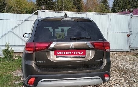 Mitsubishi Outlander III рестайлинг 3, 2020 год, 2 735 000 рублей, 2 фотография