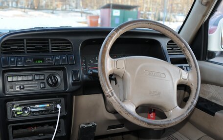 Isuzu Bighorn II, 2001 год, 850 000 рублей, 21 фотография