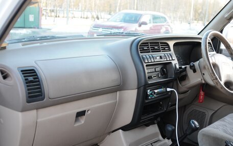 Isuzu Bighorn II, 2001 год, 850 000 рублей, 20 фотография