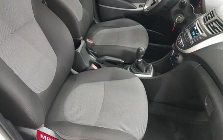 Hyundai Solaris II рестайлинг, 2013 год, 899 000 рублей, 13 фотография