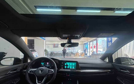 Volkswagen Golf VIII, 2023 год, 1 940 000 рублей, 18 фотография