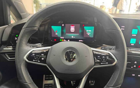 Volkswagen Golf VIII, 2023 год, 1 940 000 рублей, 16 фотография