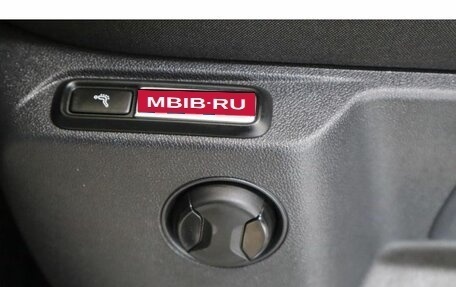 Volkswagen Tiguan II, 2019 год, 3 101 500 рублей, 14 фотография