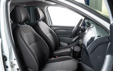 Renault Logan II, 2017 год, 899 000 рублей, 8 фотография