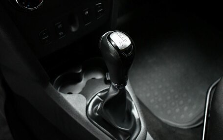 Renault Logan II, 2019 год, 937 000 рублей, 13 фотография