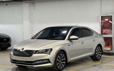 Skoda Superb III рестайлинг, 2022 год, 1 710 000 рублей, 1 фотография