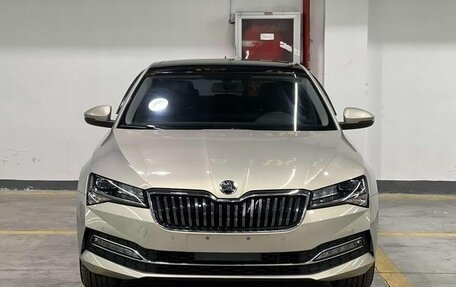 Skoda Superb III рестайлинг, 2022 год, 1 710 000 рублей, 2 фотография