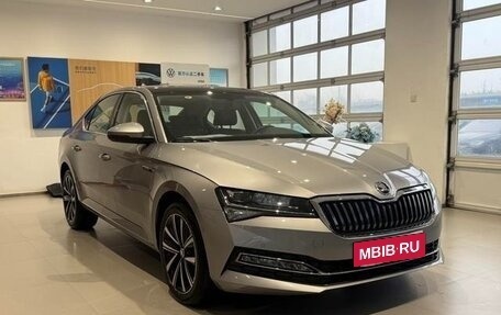 Skoda Superb III рестайлинг, 2022 год, 1 750 000 рублей, 3 фотография