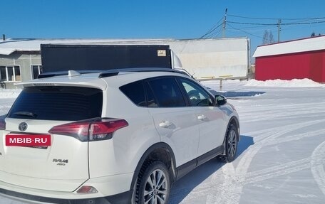 Toyota RAV4, 2015 год, 2 850 000 рублей, 2 фотография