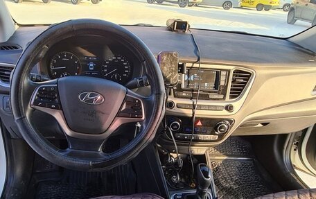 Hyundai Solaris II рестайлинг, 2017 год, 1 150 000 рублей, 5 фотография