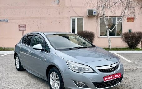 Opel Astra J, 2011 год, 656 000 рублей, 1 фотография