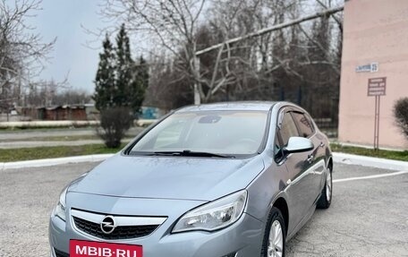 Opel Astra J, 2011 год, 656 000 рублей, 2 фотография