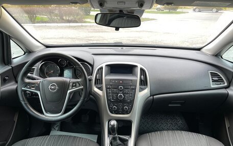 Opel Astra J, 2011 год, 656 000 рублей, 24 фотография