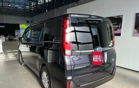 Toyota Esquire I, 2014 год, 1 870 000 рублей, 5 фотография