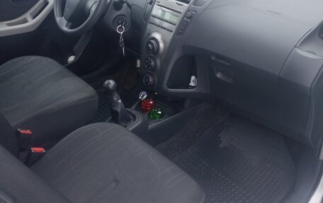 Toyota Yaris III рестайлинг, 2008 год, 630 000 рублей, 11 фотография