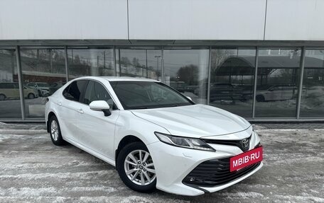 Toyota Camry, 2021 год, 3 030 000 рублей, 2 фотография