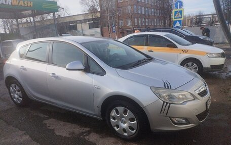 Opel Astra J, 2010 год, 600 000 рублей, 1 фотография