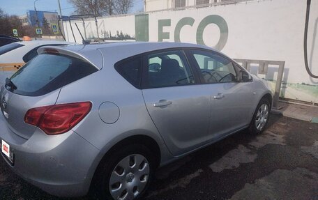 Opel Astra J, 2010 год, 600 000 рублей, 3 фотография