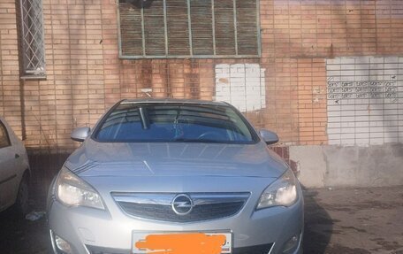 Opel Astra J, 2010 год, 600 000 рублей, 11 фотография