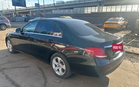 Mercedes-Benz E-Класс, 2019 год, 1 650 000 рублей, 3 фотография
