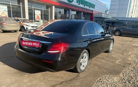 Mercedes-Benz E-Класс, 2019 год, 1 650 000 рублей, 5 фотография