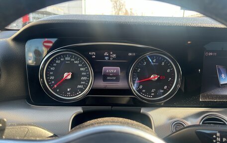 Mercedes-Benz E-Класс, 2019 год, 1 650 000 рублей, 6 фотография